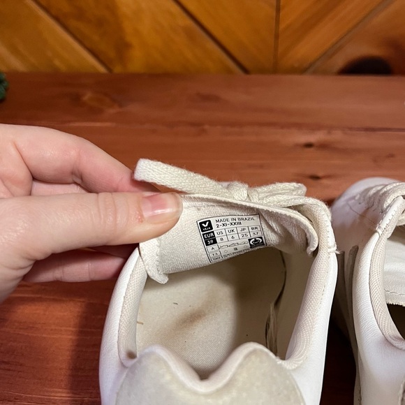 Veja White and Cream Women's Sneakers - Picture 5 of 5